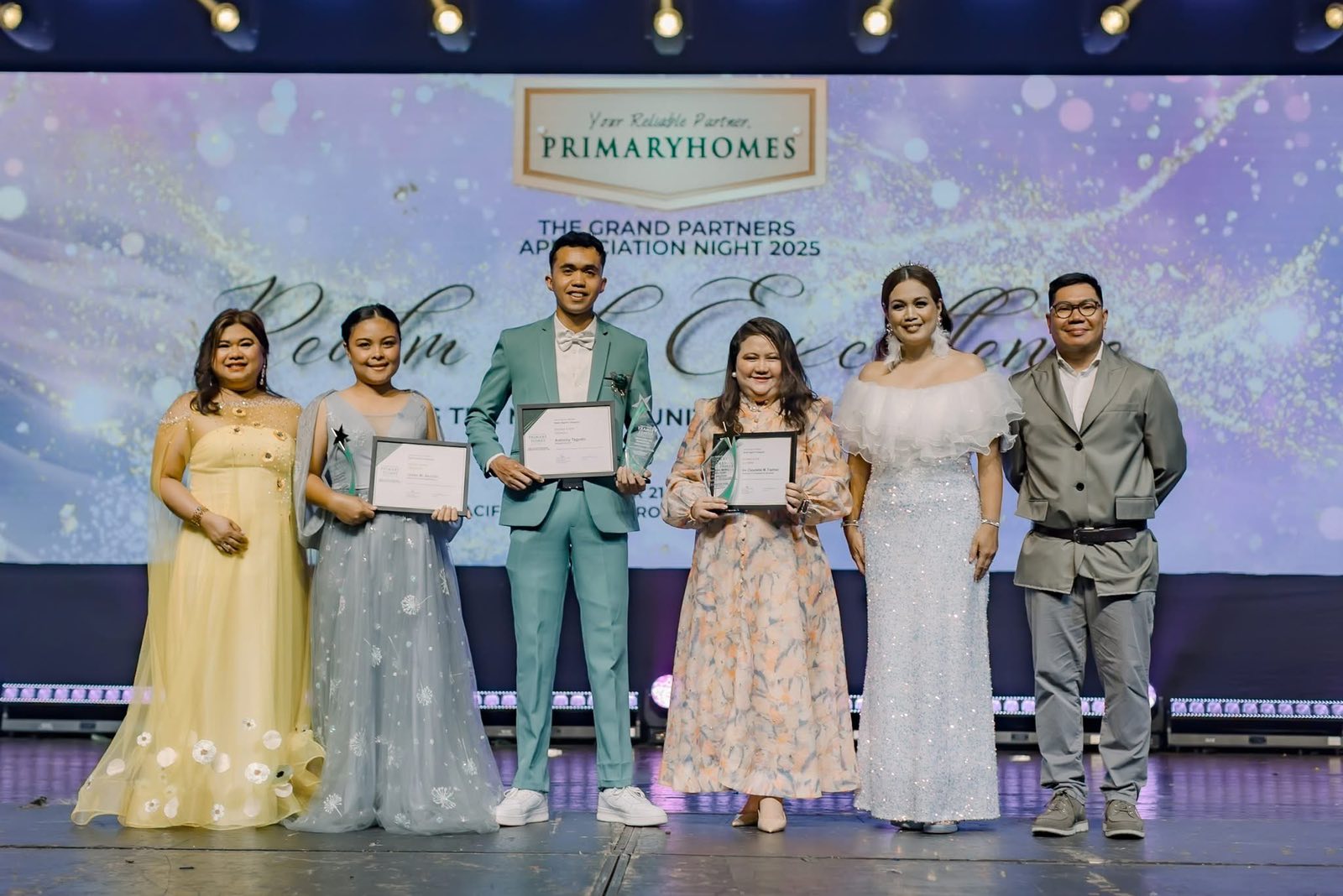 PrimaryHomes Grand Partners Night 2025: Awardees on stage with their certificates, including Ire Faelnar.